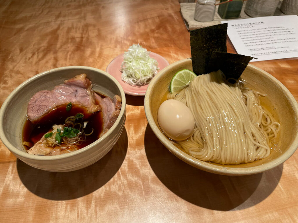 『話題のお店へ』